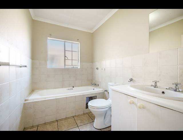 3 BEDROOM TOWNHOUSE FOR SALE IN SUNDOWNER